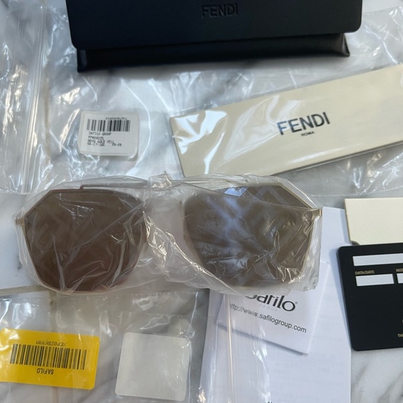 UNISEX FENDI MONOGRAM ANGULAR AVIATOR SUNGLASSES - Picture 16 of 16